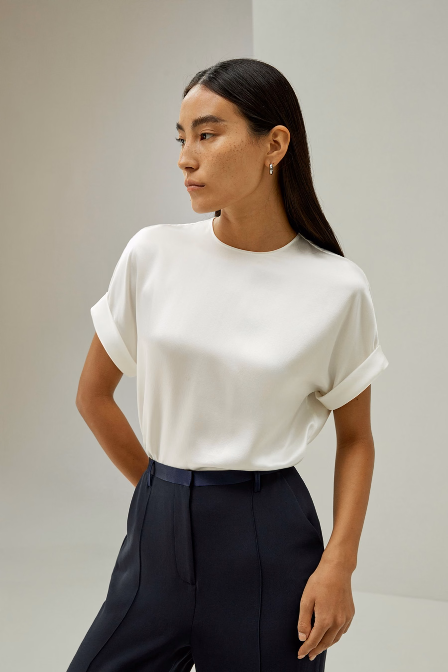 オブリク袖 ラウンドネック シルクTシャツ