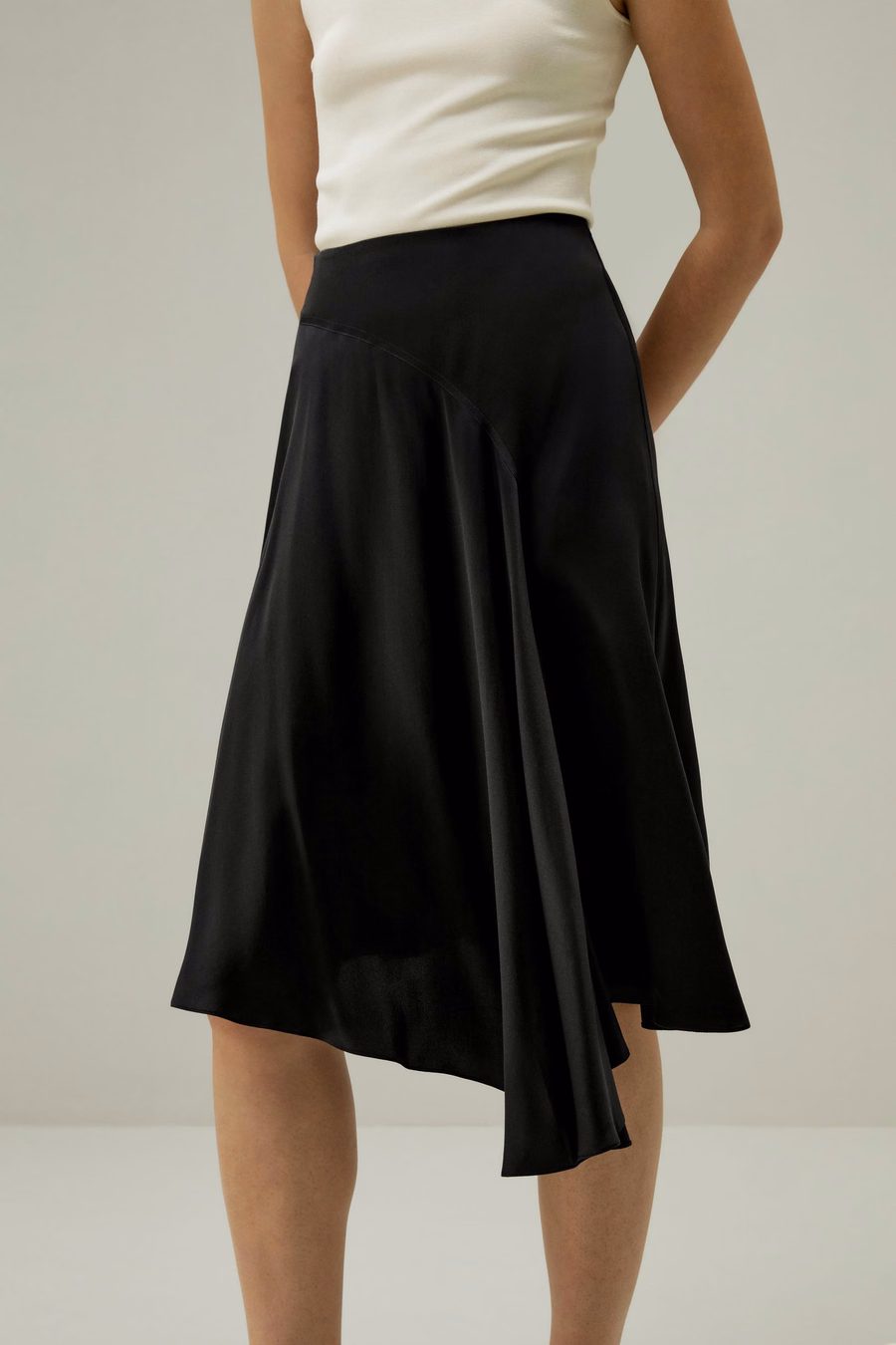 アシンメトリックヘムシルキー半スカート