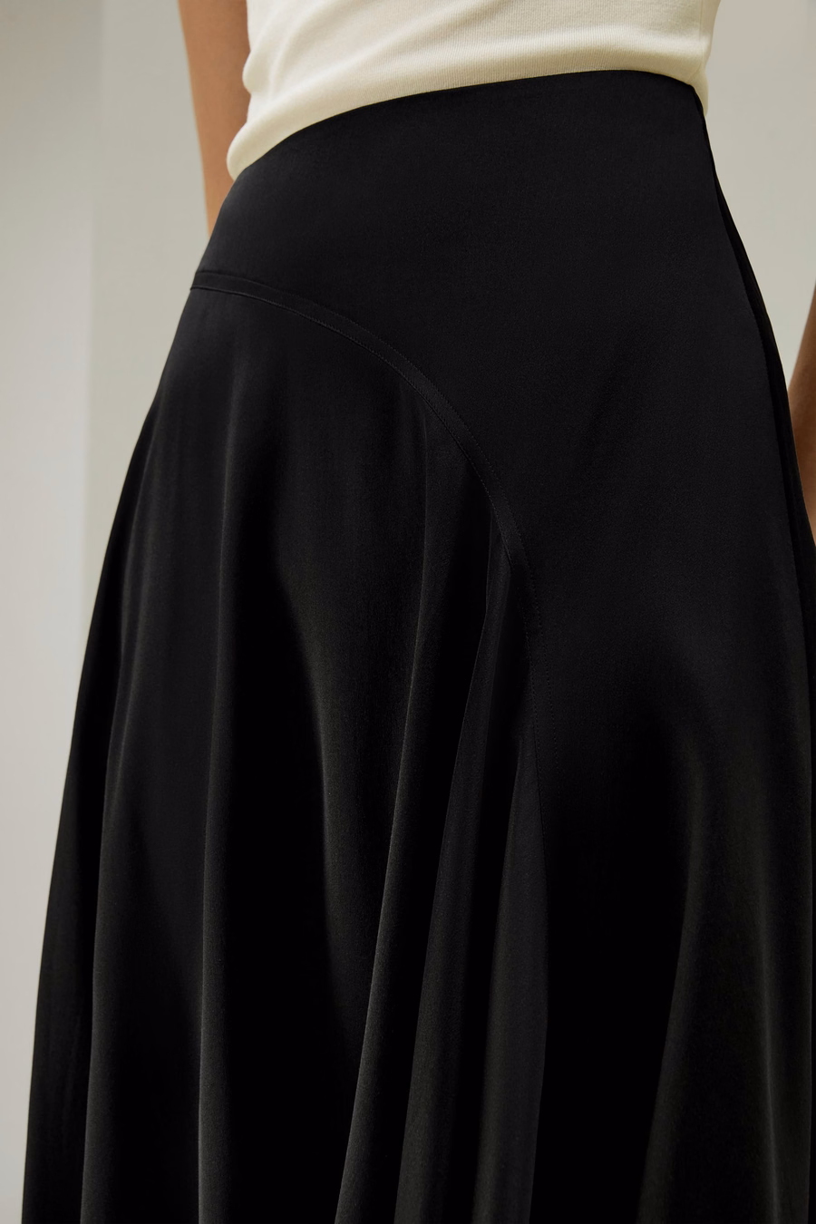 アシンメトリックヘムシルキー半スカート