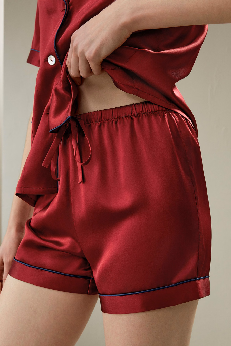 女性用シルクパジャマセット