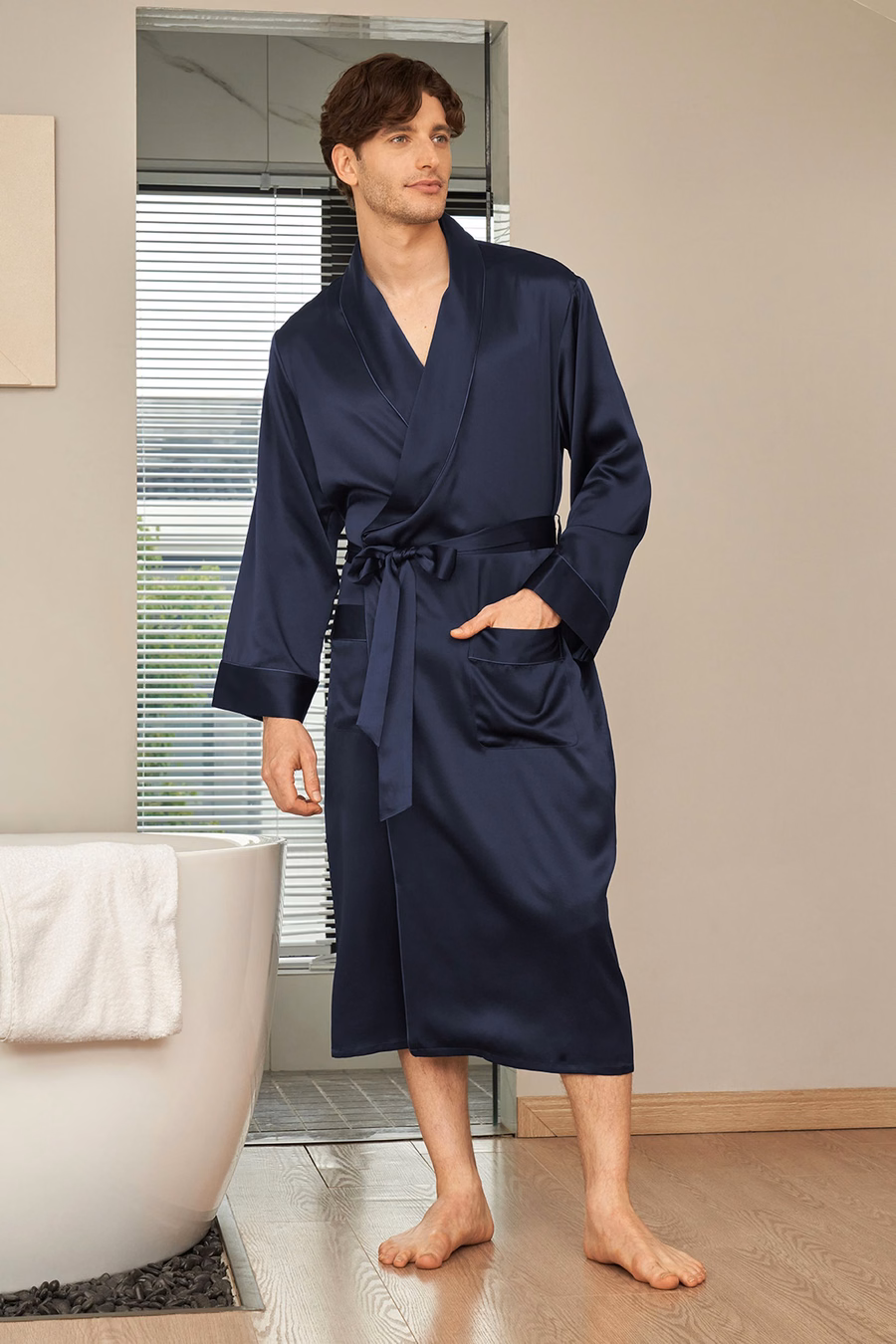 ラペルカラーのロングシルクローブ