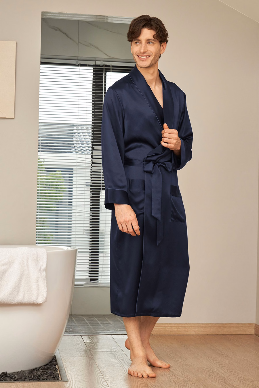 ラペルカラーのロングシルクローブ