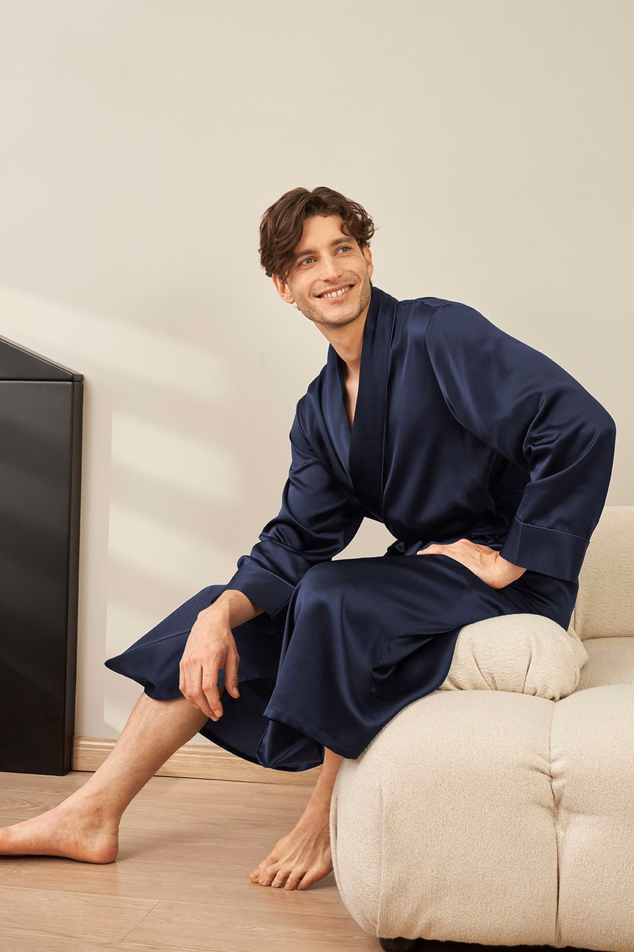 ラペルカラーのロングシルクローブ