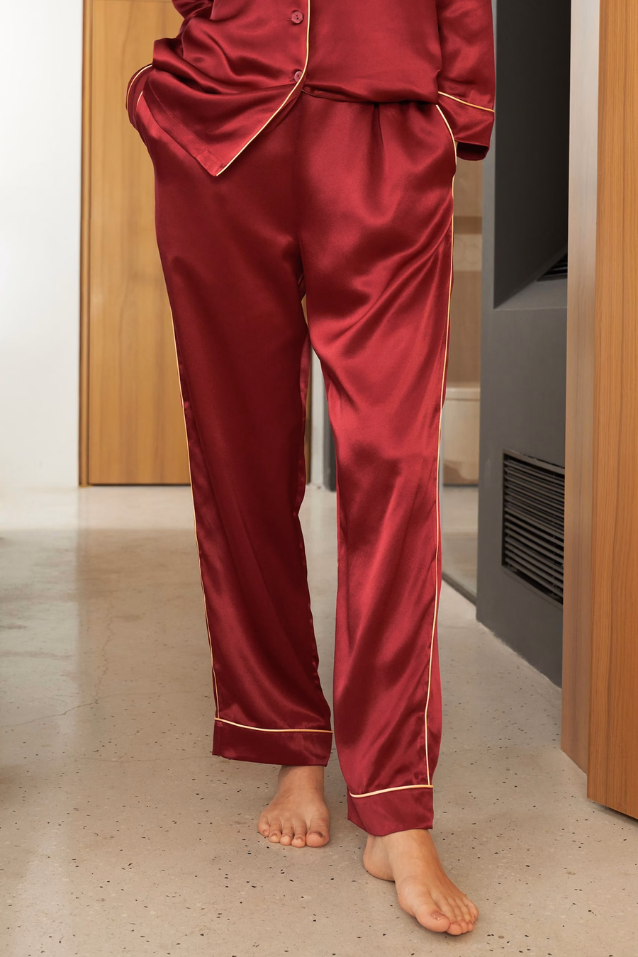 ゴールドパイピングシルクパジャマセット