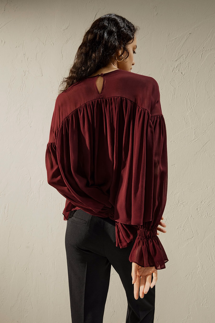 シアーショルダ ruffle シャツ